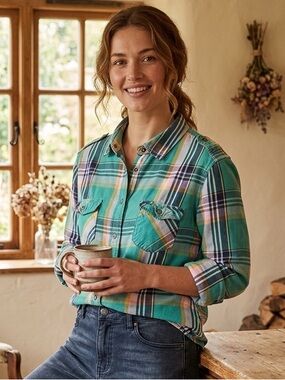MEC‎ Mountain Equipment Co-Op Women’s Plaid Flannel Button Down - Size L